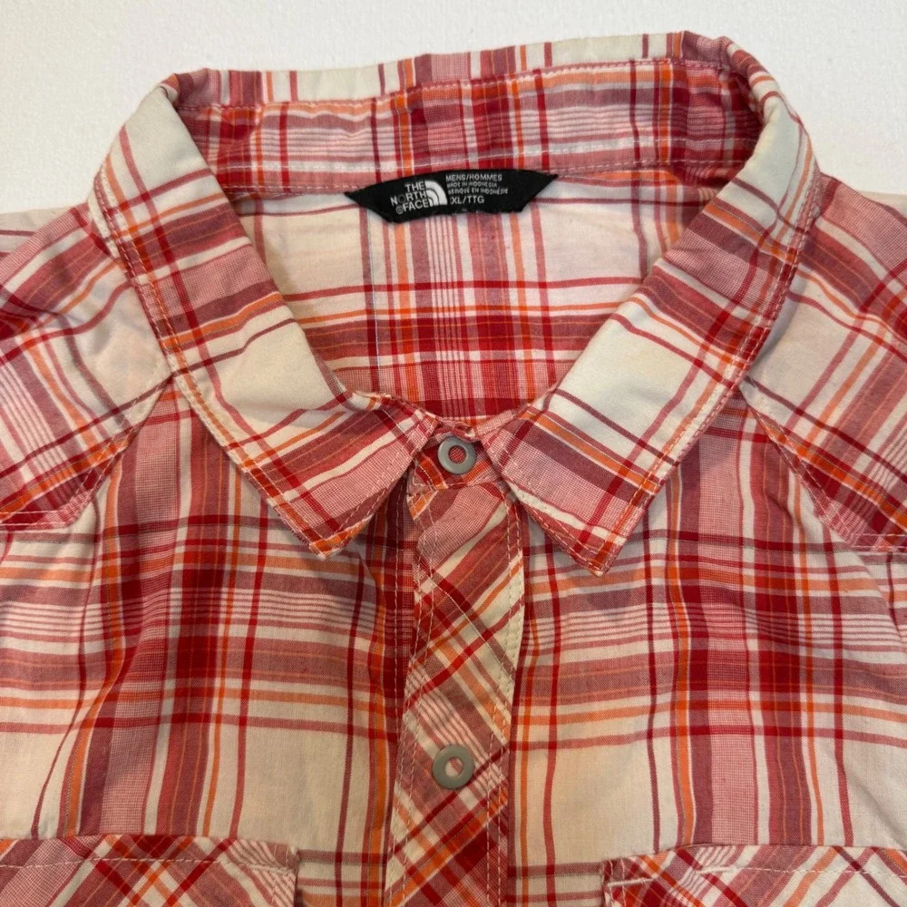 The North Face Mens XL Red Plaid Short Sleeve Snap Front Hiking Shirt Outdoor